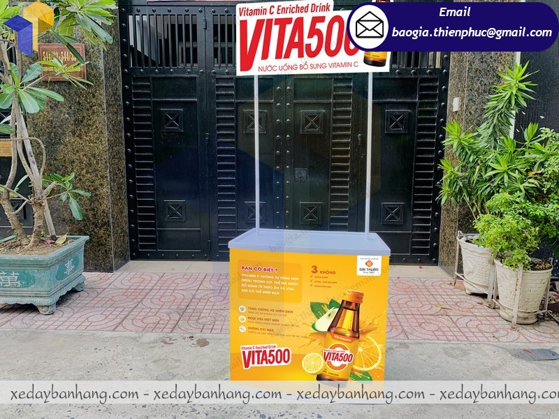 booth nhựa bán nước vitamin