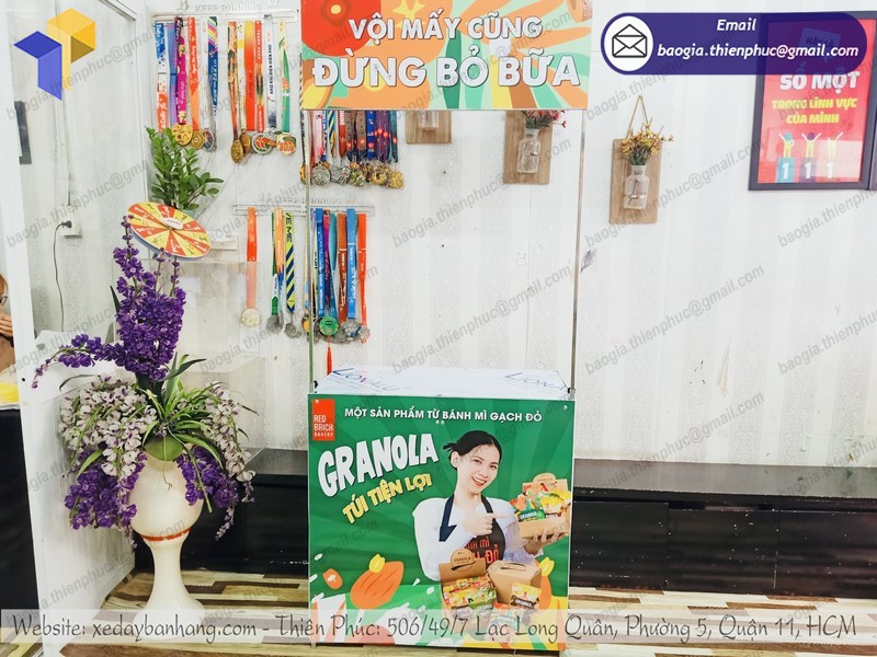 booth sắt quảng cáo GRANOLA chất lượng