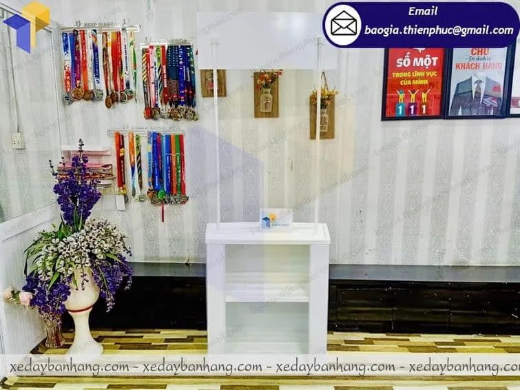 gia công booth nhựa bán hàng siêu thị