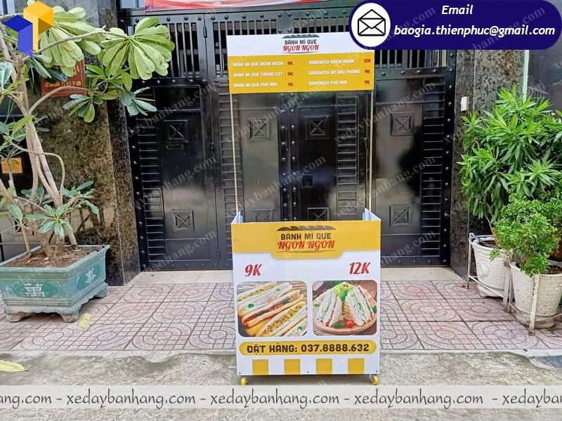 Quầy booth bán bánh mì lưu động ở sài gòn