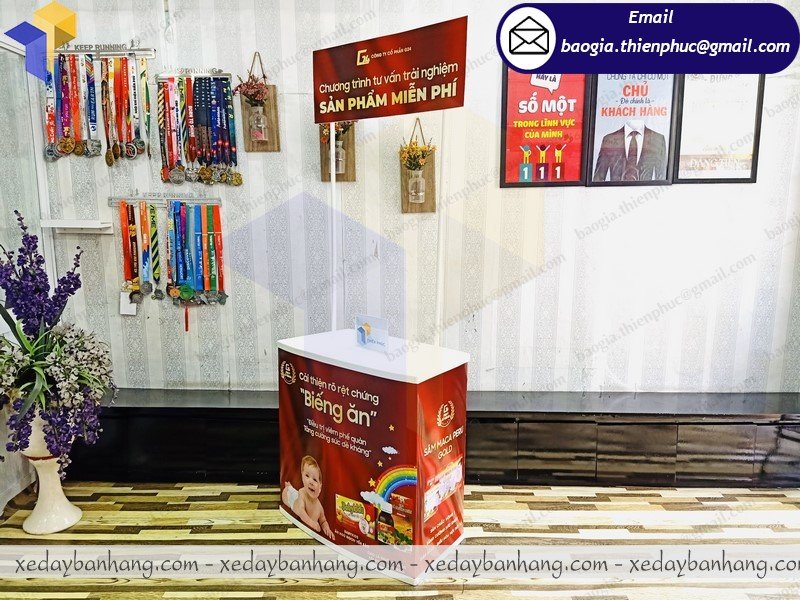 thi công booth nhựa trưng bày sản phẩm