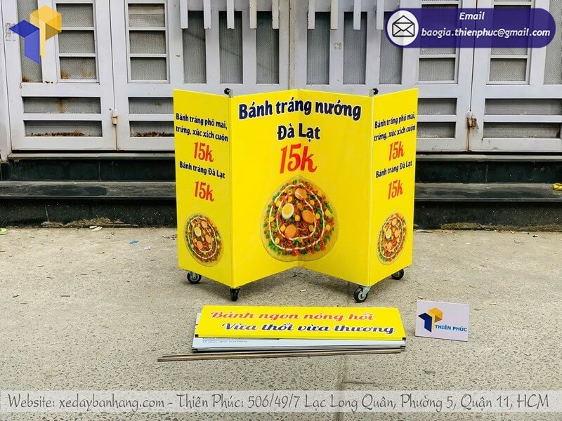 xe bán bánh tráng nướng vỉa hè