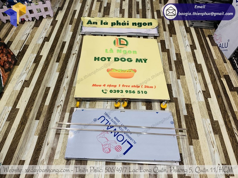 xe bán bánh hotdog vỉa hè đẹp