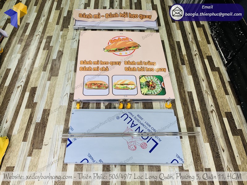 xe bán bánh mì gọn