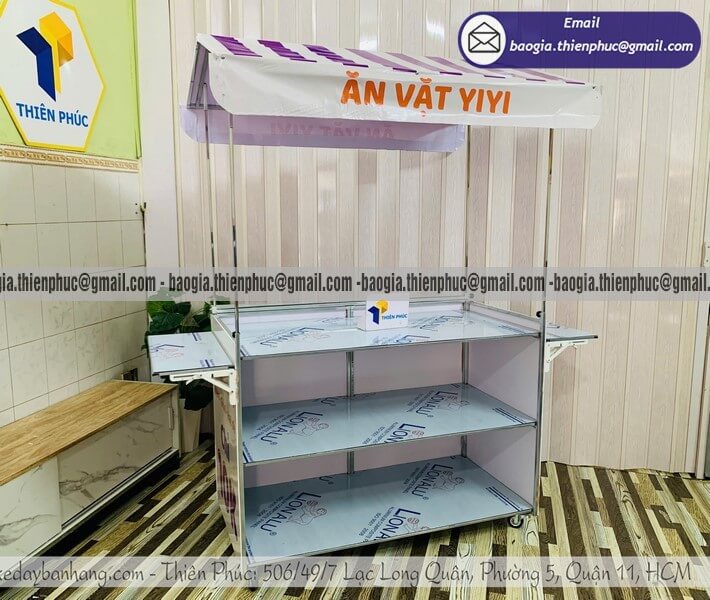 xe đẩy bán đồ ăn vặt